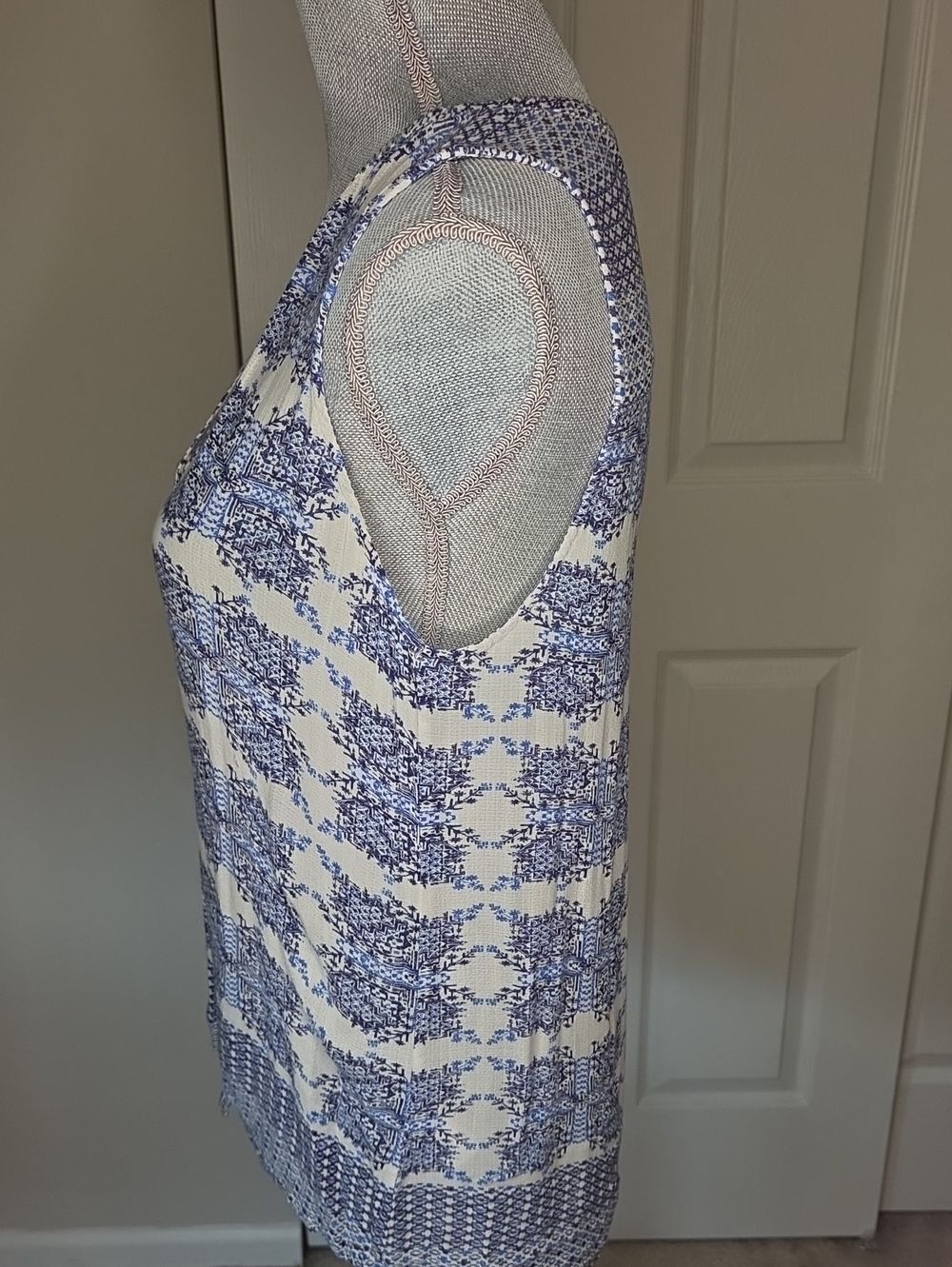 Lucky Brand Blue & White Sleeveless Lightweight Button Down Tie Top Size M - Picture 5 of 6
